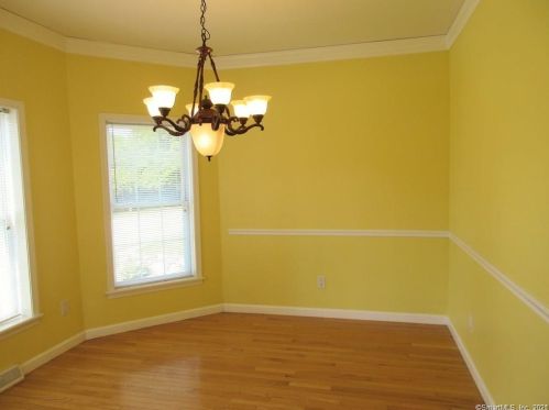 33 Crescent Ave, Niantic CT  06357-3033 exterior