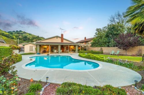 4909 Raymond Dr, La Verne, CA 91750-2221