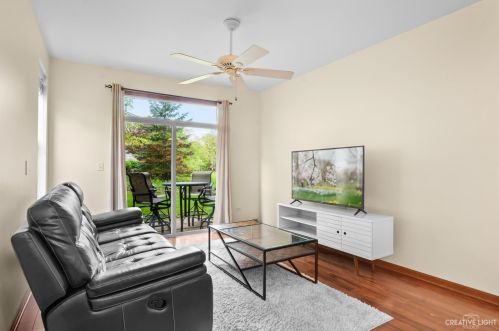 957 Genesee Dr, Naperville, IL 60563-4114