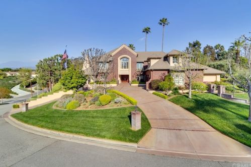 1837 Country Club Dr, Redlands, CA 92373-7303