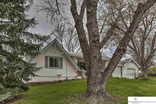 7524 Pasadena Ave, Omaha, NE 68124-4077