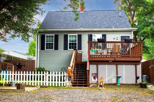 39 Temple Ave, Warwick, RI 02888-1424