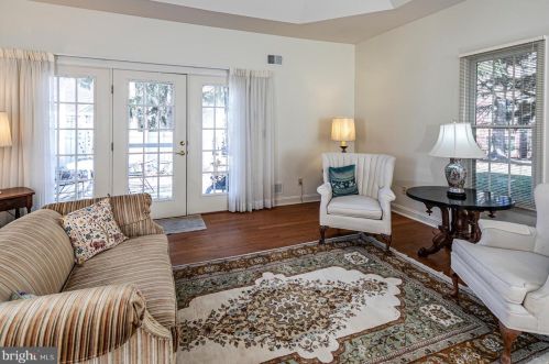 2 Birchwood Ct, Princeton NJ  08540-5041 exterior