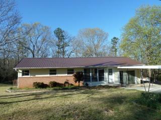 330 Circle Dr, Seneca, SC 29678-2504