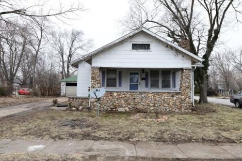 207 Mcnair St, Versailles, MO 65084-1129