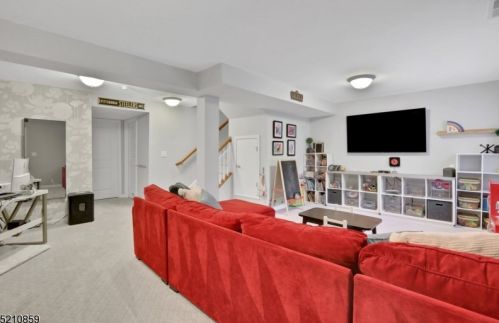 87 Thomastown Rd, Dover NJ 07803-3019 exterior