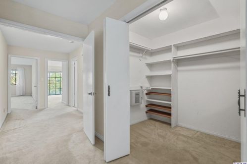 2520 Flintridge Dr, Glendale CA  91206-1033 exterior