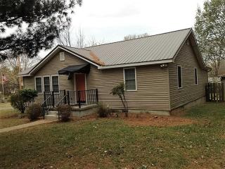 216 Hines St, Cowan, TN 37318-3013