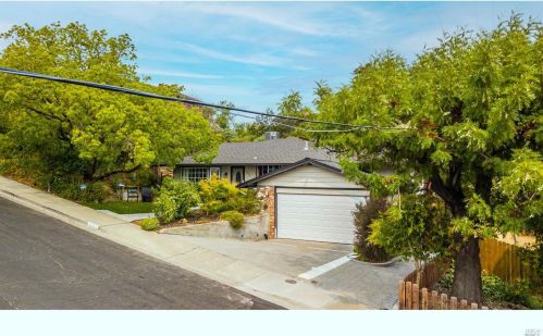 459 La Cresta Dr, Vacaville, CA 95688-4217