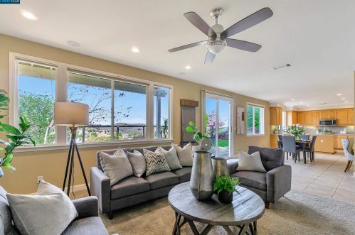 985 Rolling Woods Way, Concord, CA 94521-5420