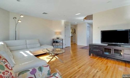 565 Winterburn Grv, Cliffside Park, NJ 07010-3049