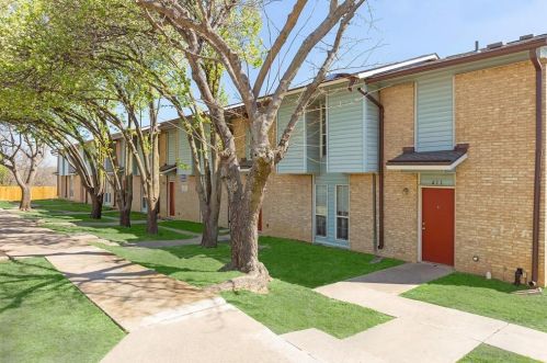 2100 Southcrest Dr, Fort Worth TX  76115-3852 exterior