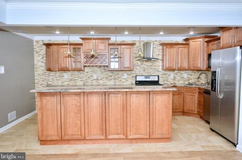 27 Voscek Ct, Trenton NJ  08648-2646 exterior