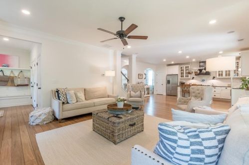 1648 Beacon Hill Blvd, Atlanta GA  30329-2556 exterior