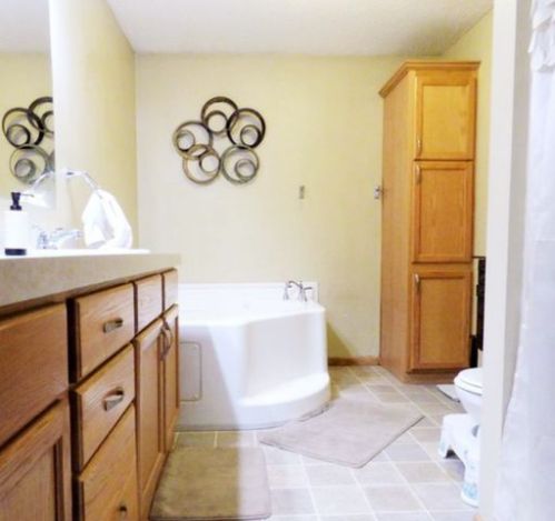 105 North St, Augusta, IL 62311-1004