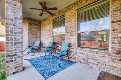 2402 Winter Trl Dr, Conroe TX  77304-2160 exterior