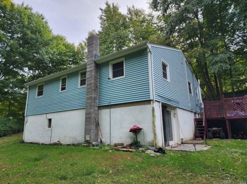 50 Sherwood Dr, Waterbury, CT 06712-1340