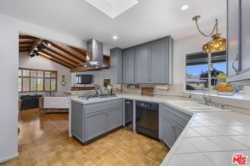 1520 Harle Pl, Anaheim CA  92802-2510 exterior