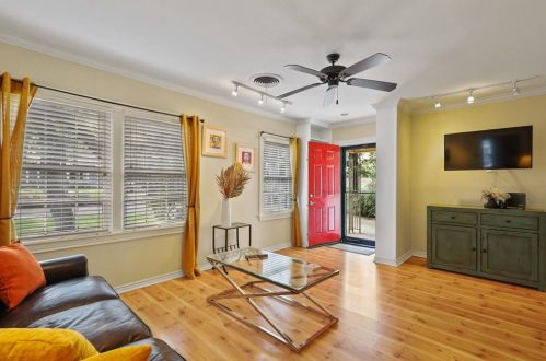 2012 Balsam St, Fort Worth, TX 76111-1629