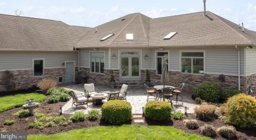 253 Bonnybrook Rd, Carlisle PA 17013-4214 exterior