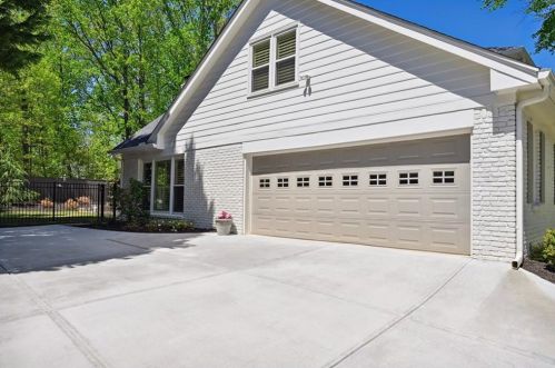 6930 Hunters Knl, Atlanta GA  30328-1763 exterior