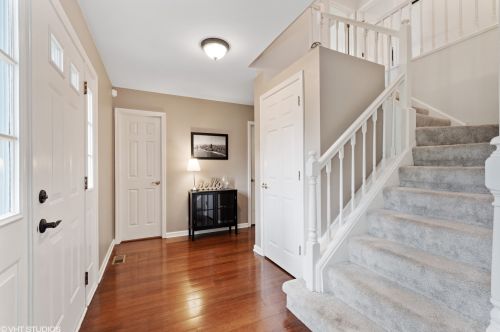 111 Newfield Dr, Buffalo Grove, IL 60089-6807