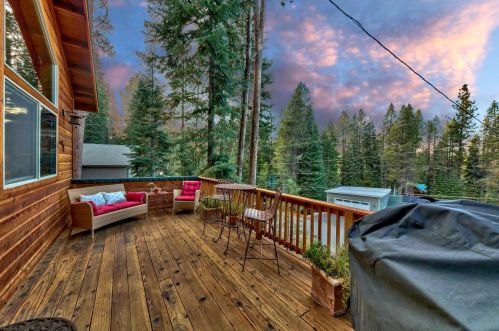 10511 Jeffrey Way, Truckee CA  96161-2518 exterior