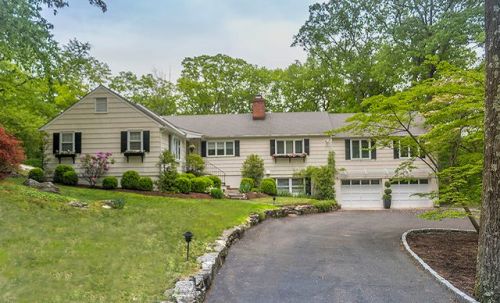 33 Powder Horn Hill Rd, Wilton, CT 06897-3122