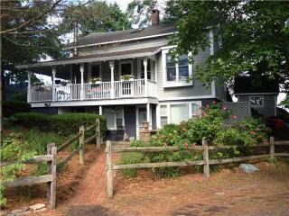 28 Indian Point Rd, Branford, CT 06405-5707