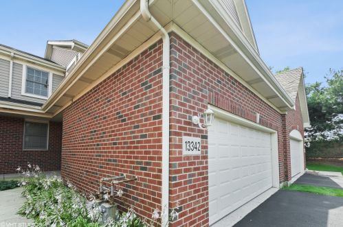 13342 Forest Ridge Dr, Palos Heights, IL 60463-3166