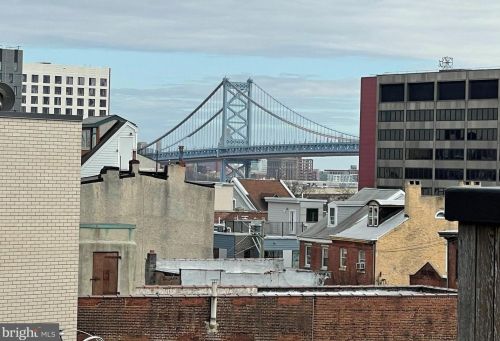 626 5th St, Philadelphia PA  19147-2216 exterior