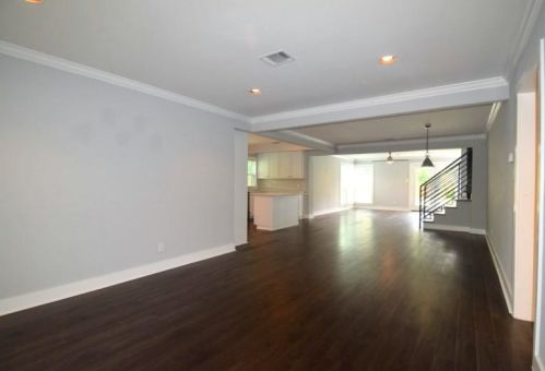 7513 Carriage Dr, Austin TX  78752-1401 exterior