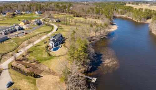 44 Saddle Trail Dr, Dover, NH 03820-5120