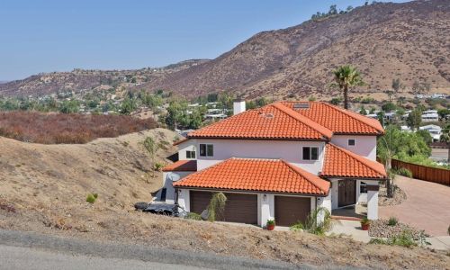 1160 Topper Ln, El Cajon, CA 92021-1364