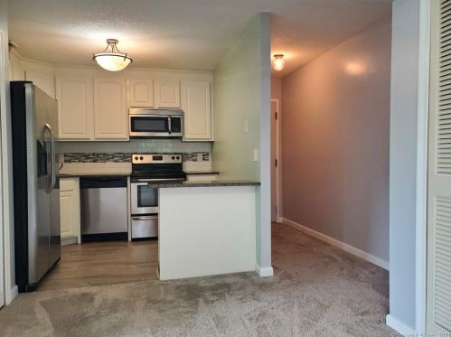 912 Twin Circle Dr, Wapping, CT 06074-2619