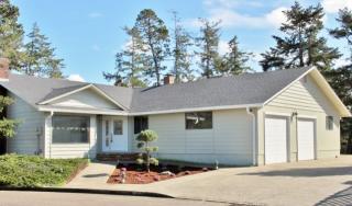 2315 11th St, North Bend, OR 97459-2102