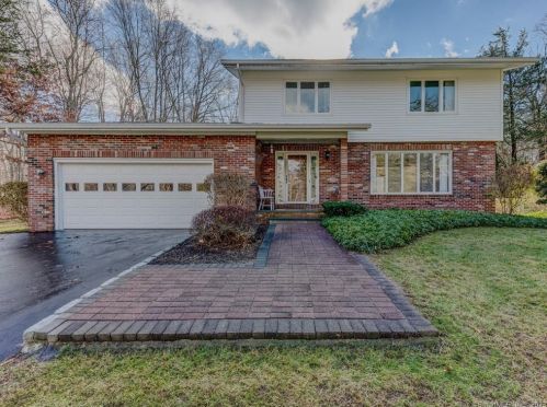52 Silas Deane Rd, Gales Ferry, CT 06339-1331