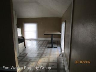 4009 Robinwood Dr, Fort Wayne IN  46806-4455 exterior