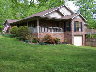 4332 Lakefront Dr, Mcghee Tyson Ang Base, TN 37777-5228
