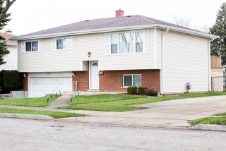 117 Evergreen Ave, Addison, IL 60101-3449