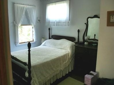 76 Lawton Ave, Westerly, RI 02891-5329