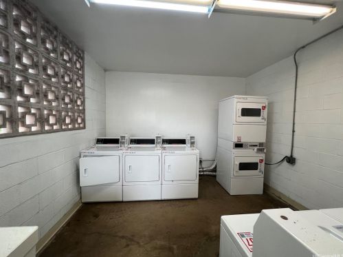 2649 Varsity Pl, Honolulu HI  96826-1637 exterior