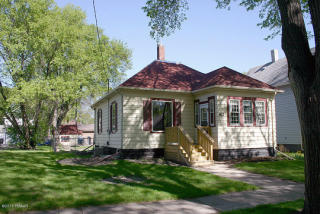 817 10th St, Fargo ND  58102-1323 exterior