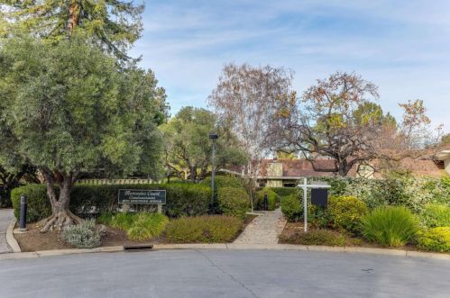 1070 Mercedes Ave, Los Altos, CA 94022-1120