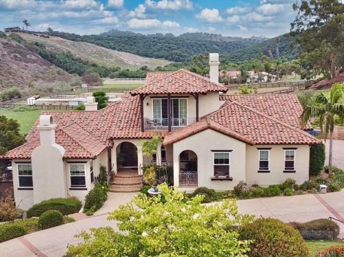 827 Grove View Rd, Oceanside, CA 92057-2202