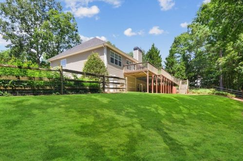 114 Hammond Dr, Holly Springs, GA 30114-6558