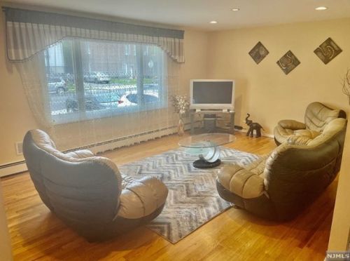 38 Pacific Ave, Outwater, NJ 07026-3731
