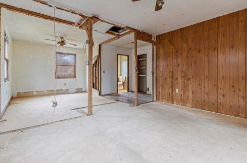 8 Clay St, Hopkinton RI  02804-1602 exterior