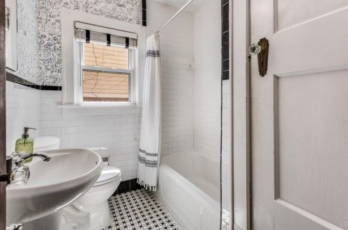2496 Jefferson Ter, Atlanta GA  30344-2743 exterior