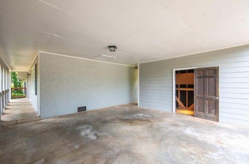 6769 Lockridge Dr, Atlanta GA  30360-1555 exterior